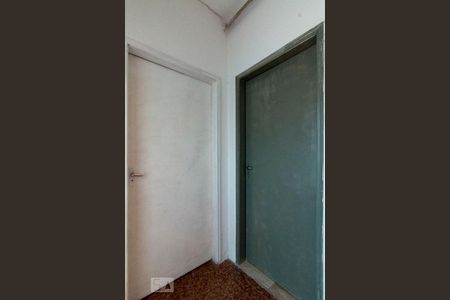 Acesso Banheiro e Quarto 2 de casa à venda com 6 quartos, 300m² em Itaquera, São Paulo