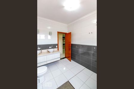 Casa à venda com 316m², 3 quartos e 6 vagasBanheiro da Suíte