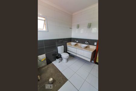 Casa à venda com 316m², 3 quartos e 6 vagasBanheiro da Suíte