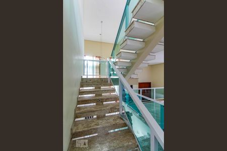 Casa à venda com 316m², 3 quartos e 6 vagasEscada