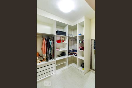 Casa à venda com 316m², 3 quartos e 6 vagasCloset da suíte