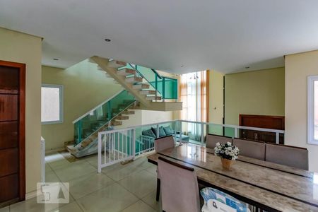 Sala de casa para alugar com 3 quartos, 316m² em Jardim Vila Galvao, Guarulhos