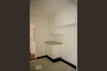 Casa à venda com 395m², 4 quartos e 8 vagas Casa à venda com 395m², 4 quartos e 8 vagasCozinha