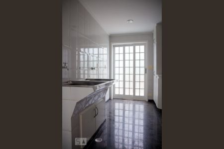 Casa à venda com 395m², 4 quartos e 8 vagas Casa à venda com 395m², 4 quartos e 8 vagasÁrea de Serviço