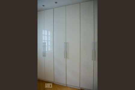 Casa à venda com 395m², 4 quartos e 8 vagas Casa à venda com 395m², 4 quartos e 8 vagasQuarto 2