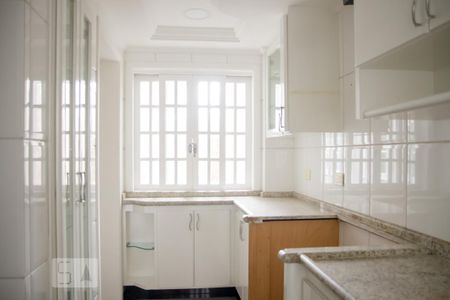 Casa à venda com 395m², 4 quartos e 8 vagas Casa à venda com 395m², 4 quartos e 8 vagasCozinha