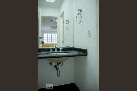 Casa à venda com 395m², 4 quartos e 8 vagas Casa à venda com 395m², 4 quartos e 8 vagasBanheiro Salão de Festas