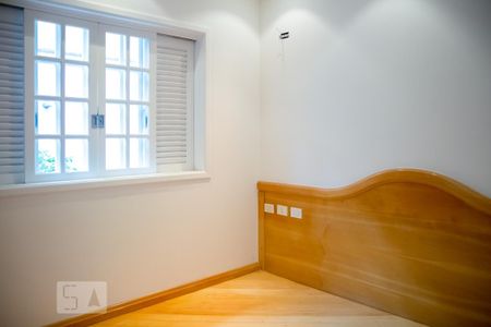 Casa à venda com 395m², 4 quartos e 8 vagas Casa à venda com 395m², 4 quartos e 8 vagasQuarto 1