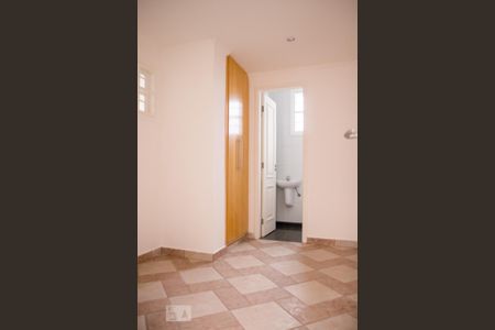 Casa à venda com 395m², 4 quartos e 8 vagas Casa à venda com 395m², 4 quartos e 8 vagasQuarto de Serviço