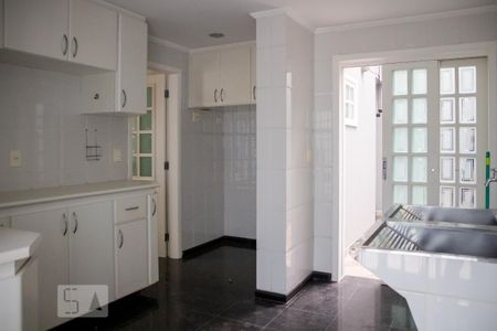 Casa à venda com 395m², 4 quartos e 8 vagas Casa à venda com 395m², 4 quartos e 8 vagasÁrea de Serviço