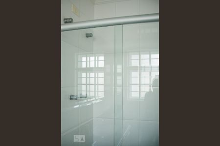 Casa à venda com 395m², 4 quartos e 8 vagas Casa à venda com 395m², 4 quartos e 8 vagasBanheiro do Quarto 2