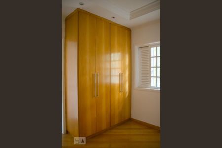 Casa à venda com 395m², 4 quartos e 8 vagas Casa à venda com 395m², 4 quartos e 8 vagasQuarto 4
