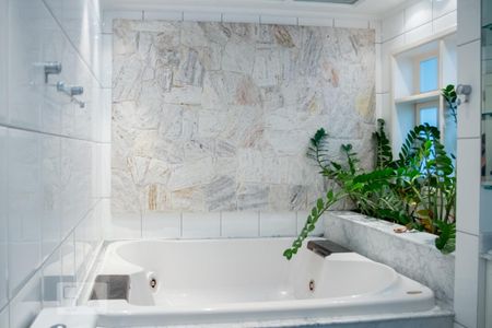 Casa à venda com 395m², 4 quartos e 8 vagas Casa à venda com 395m², 4 quartos e 8 vagasBanheiro do Quarto 1