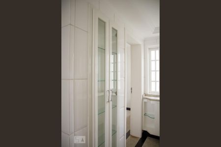 Casa à venda com 395m², 4 quartos e 8 vagas Casa à venda com 395m², 4 quartos e 8 vagasCozinha