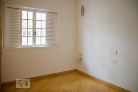 Casa à venda com 395m², 4 quartos e 8 vagas Casa à venda com 395m², 4 quartos e 8 vagasQuarto 4
