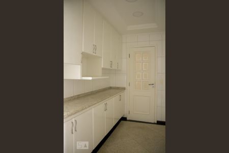 Casa à venda com 395m², 4 quartos e 8 vagas Casa à venda com 395m², 4 quartos e 8 vagasCozinha