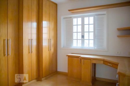Casa à venda com 395m², 4 quartos e 8 vagas Casa à venda com 395m², 4 quartos e 8 vagasQuarto 3