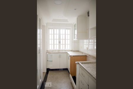 Casa à venda com 395m², 4 quartos e 8 vagas Casa à venda com 395m², 4 quartos e 8 vagasCozinha