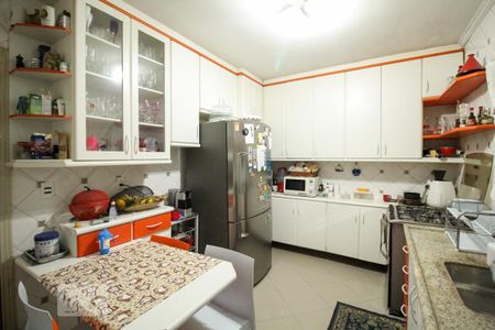 Casa à venda com 400m², 5 quartos e 4 vagas Casa à venda com 400m², 5 quartos e 4 vagasCozinha