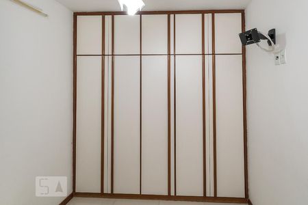 Apartamento à venda com 56m², 2 quartos e 1 vagaQuarto 2 - Armários