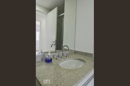 Apartamento à venda com 70m², 2 quartos e 2 vagasBanheiro 02