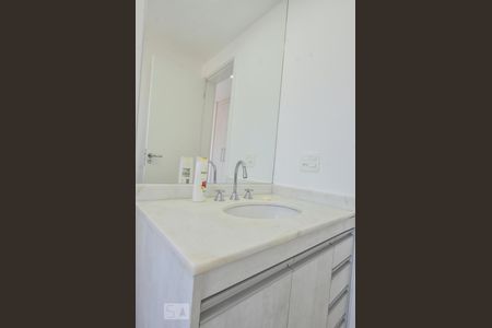Apartamento à venda com 70m², 2 quartos e 2 vagasBanheiro Suíte 01
