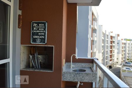 Sacada com Churrasqueira + Pia de apartamento para alugar com 2 quartos, 69m² em Forquilhinha, São José