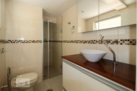 Banheiro de apartamento para alugar com 1 quarto, 33m² em Vila Mariana, São Paulo