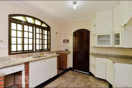 Casa à venda com 311m², 3 quartos e 2 vagasCozinha