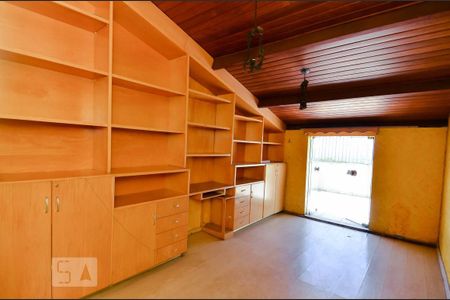 Casa à venda com 311m², 3 quartos e 2 vagasEscritório