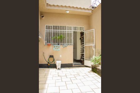 Casa à venda com 242m², 5 quartos e 2 vagasQuintal