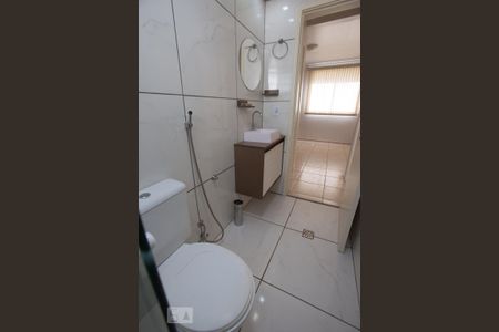 Banheiro social de apartamento para alugar com 2 quartos, 103m² em Presidente Médici, Ribeirão Preto