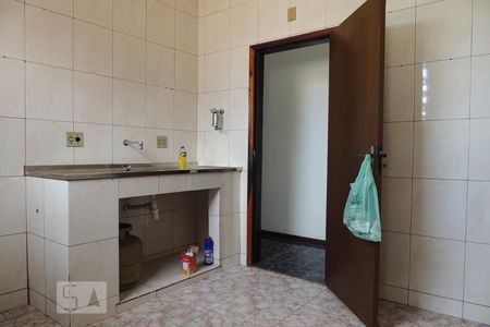 Casa à venda com 316m², 6 quartos e 3 vagasCozinha 