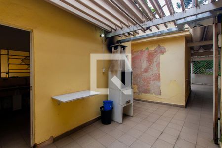 Casa à venda com 200m², 2 quartos e 2 vagas Casa à venda com 200m², 2 quartos e 2 vagasQuintal