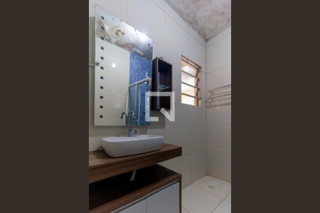 Casa à venda com 200m², 2 quartos e 2 vagas Casa à venda com 200m², 2 quartos e 2 vagasBanheiro