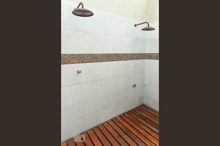 Apartamento para alugar com 67m², 2 quartos e 1 vaga Apartamento para alugar com 67m², 2 quartos e 1 vagaDETALHE CHUVEIRO DE BANHISTAS AREA COMUM PRÉDIO