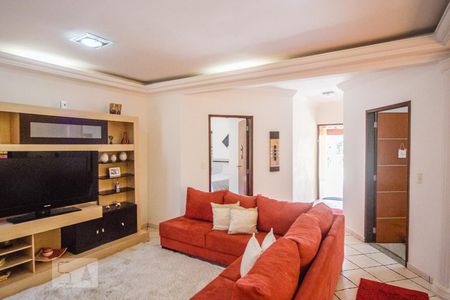 Casa à venda com 400m², 4 quartos e 5 vagasSala de TV