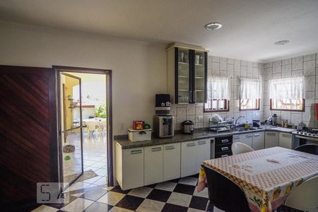 Casa à venda com 400m², 4 quartos e 5 vagasCozinha