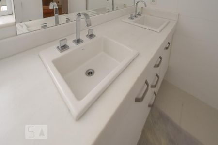Apartamento para alugar com 175m², 2 quartos e sem vagaBanheiro do Quarto 2