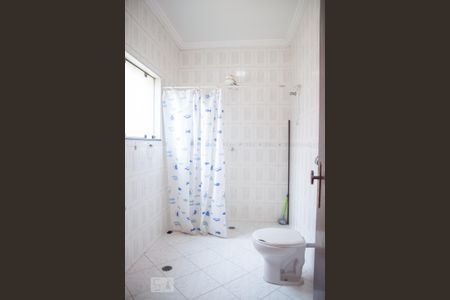 Casa à venda com 413m², 4 quartos e 5 vagasBanheiro do Quarto 2