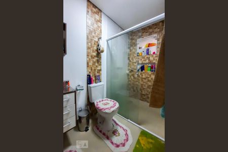 Casa à venda com 240m², 5 quartos e 2 vagas Casa à venda com 240m², 5 quartos e 2 vagasBanheiro da Suíte