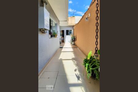 Casa à venda com 240m², 5 quartos e 2 vagas Casa à venda com 240m², 5 quartos e 2 vagasCorredor 2