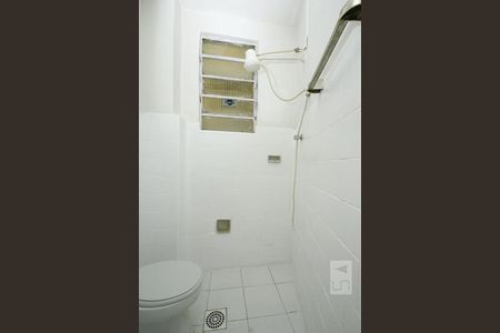 Banheiro de kitnet/studio para alugar com 1 quarto, 19m² em Centro, Rio de Janeiro