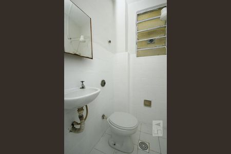 Banheiro de kitnet/studio para alugar com 1 quarto, 19m² em Centro, Rio de Janeiro