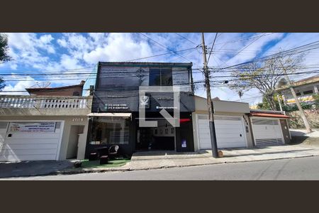 Casa à venda com 210m², 3 quartos e 1 vaga Casa à venda com 210m², 3 quartos e 1 vagaFachada e Placa
