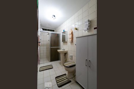 Casa à venda com 281m², 2 quartos e 3 vagas Casa à venda com 281m², 2 quartos e 3 vagasBanheiro