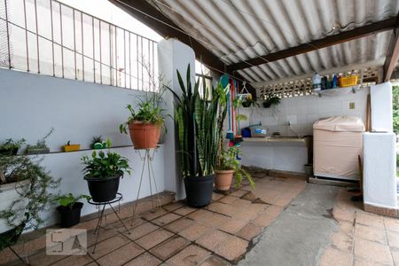 Casa à venda com 281m², 2 quartos e 3 vagas Casa à venda com 281m², 2 quartos e 3 vagasÁrea de serviço