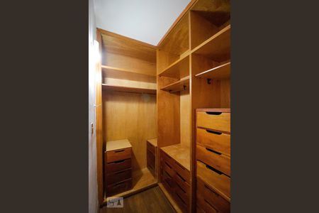 Apartamento à venda com 230m², 3 quartos e 2 vagasCloset da Suíte 02