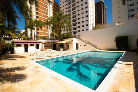 Apartamento à venda com 230m², 3 quartos e 2 vagasÁrea comum - Piscina