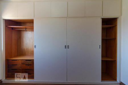 Apartamento à venda com 230m², 3 quartos e 2 vagasQuarto